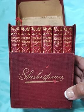 Shakespeare 6-Volume Miniature Book Set - Red with Gold Lettering